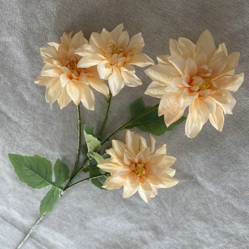 Artificial dahlias is made of silk cloth and is available in 9 colors. Artificial dahlias are used for wedding decorations, hotel lobbies, parties and other ceremonies. Artificial dahlia flower arrangements can be paired with roses, hydrangeas, sunflowers, chrysanthemums, green greenery stem, etc. Leafhometrade specializes in providing wholesale custom artificial plants.