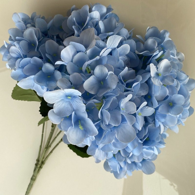 Artificial hydrangeas are made of fabric cloth, available in 17 colors. Artificial hydrangeas flowers are used for ‎Home decoration, party venue decoration, wedding venue decoration, exquisite bouquet design, flower box design, flower basket design. Hydrangea flower arrangements can be paired with delphiniums, freesias, foxgloves, greenery, bells, and more. Use hydrangeas in different colors to create a more vibrant floral arrangement for special occasions. Add some greenery to your flower arrangement to fill in the gaps and add visual interest. Use a vase or container in the same color as the hydrangeas for a more cohesive look. Leafhometrade specializes in providing wholesale custom artificial plants.