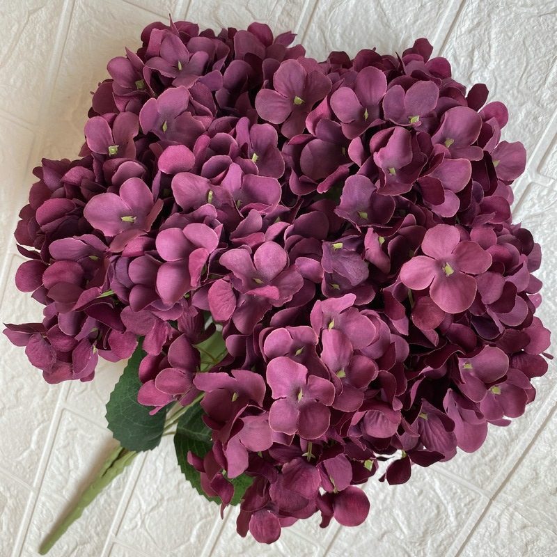 Artificial hydrangeas are made of fabric cloth, available in 17 colors. Artificial hydrangeas flowers are used for ‎Home decoration, party venue decoration, wedding venue decoration, exquisite bouquet design, flower box design, flower basket design. Hydrangea flower arrangements can be paired with delphiniums, freesias, foxgloves, greenery, bells, and more. Use hydrangeas in different colors to create a more vibrant floral arrangement for special occasions. Add some greenery to your flower arrangement to fill in the gaps and add visual interest. Use a vase or container in the same color as the hydrangeas for a more cohesive look. Leafhometrade specializes in providing wholesale custom artificial plants.