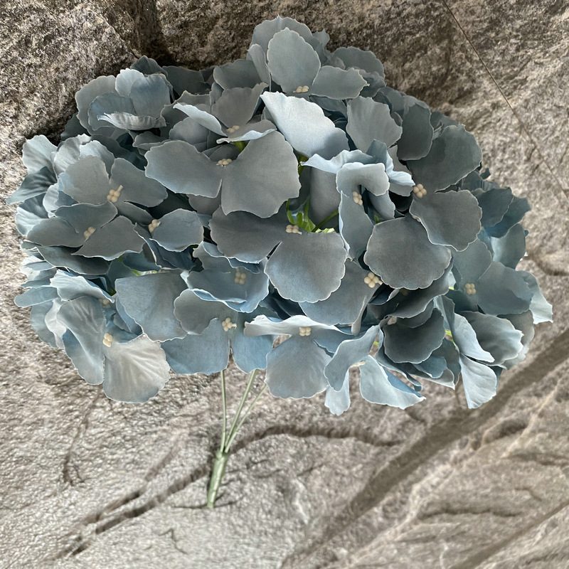 Artificial hydrangeas are made of silk cloth, available in 14 colors. Hydrangea flower bouquet are used for ‎Home decoration, party venue decoration, wedding venue decoration, exquisite bouquet design, flower box design, flower basket design. Hydrangea flower arrangements can be paired with delphiniums, freesias, foxgloves, greenery, bells, and more. Use hydrangeas in different colors to create a more vibrant floral arrangement for special occasions. Add some greenery to your flower arrangement to fill in the gaps and add visual interest. Use a vase or container in the same color as the hydrangeas for a more cohesive look. Leafhometrade specializes in providing wholesale custom artificial plants.