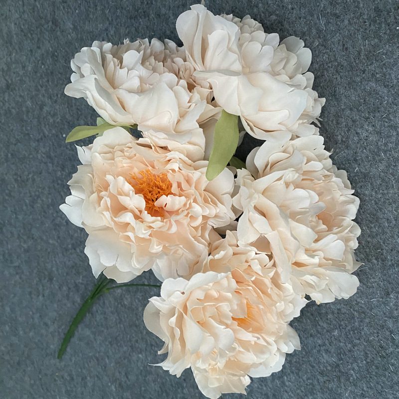 Faux Peonies is made of fabric cloth and is available in 6 colors. Peony faux flowers are used for wedding bouquet, party, office decoration, altar, church. Artificial peony flower arrangements can be paired with Tulips, eucalyptus leaves, hydrangeas, dahlias, roses, baby's breath, green greenery stem, etc. Leafhometrade specializes in providing wholesale custom artificial peony flowers.