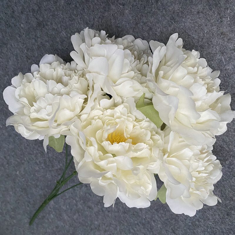 Faux Peonies is made of fabric cloth and is available in 6 colors. Peony faux flowers are used for wedding bouquet, party, office decoration, altar, church. Artificial peony flower arrangements can be paired with Tulips, eucalyptus leaves, hydrangeas, dahlias, roses, baby's breath, green greenery stem, etc. Leafhometrade specializes in providing wholesale custom artificial peony flowers.