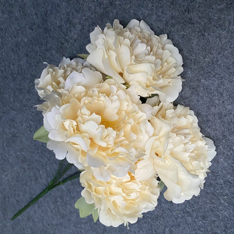 Faux Peonies is made of fabric cloth and is available in 6 colors. Peony faux flowers are used for wedding bouquet, party, office decoration, altar, church. Artificial peony flower arrangements can be paired with Tulips, eucalyptus leaves, hydrangeas, dahlias, roses, baby's breath, green greenery stem, etc. Leafhometrade specializes in providing wholesale custom artificial peony flowers.