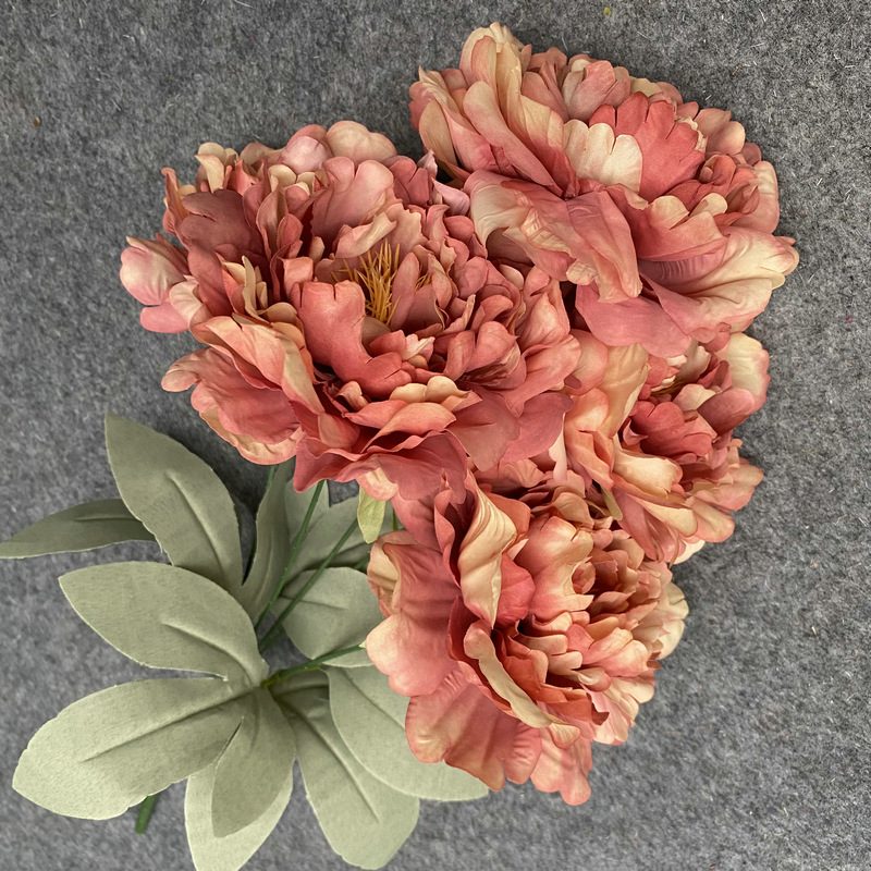 Faux Peonies is made of fabric cloth and is available in 11 colors. Peony faux flowers are used for wedding bouquet, party, office decoration, altar, church. Artificial peony flower arrangements can be paired with Tulips, eucalyptus leaves, hydrangeas, dahlias, roses, baby's breath, green greenery stem, etc. Leafhometrade specializes in providing wholesale custom artificial peony flowers.