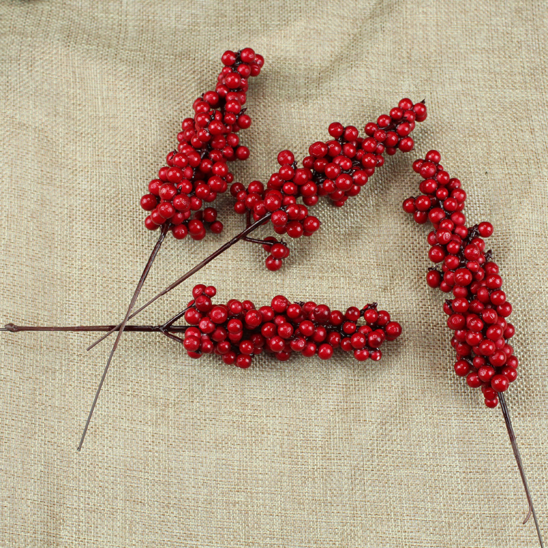 Holly has a special symbolic meaning at Christmas. People decorate their homes with a lot of red berries, reflecting how much they value it. Holly wreaths are usually used to decorate walls and windows indoors and outdoors. Christmas is December 40th. This day is very important to Christians, celebrating the birth of Jesus Christ, the Son of God. Christmas is also a holiday for many non-Christian cultures around the world. Many people are busy preparing for Christmas celebrations, decorating their homes inside and outside. Essential Christmas Items：Wreaths, Stockings, Christmas tree, Christmas Lights, Candles, Ornaments, Garland, Mistletoe, Nativity Scene, Poinsettia, Tinsel, Angels, Bells, Christmas Village, Lawn Decoration, Reindeer, Tree, Tree Topper, Candy Canes, Christmas cards display, Cosy blankets and throws, Gift wrapping, Glowing lanterns, Christmas Villages, Pillows, Doormats, Christmas Tableware, Santa Claus, carriage toys, Tabletop Trees, Sleighs, Inflatable Snowman, stars, snow globes and angels etc. Leafhometrade specializes in providing wholesale custom Christmas decorations.