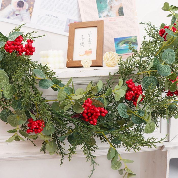 The Christmas garlands is composed of artificial eucalyptus leaves, cedar branches, pine cones, red berries, etc.