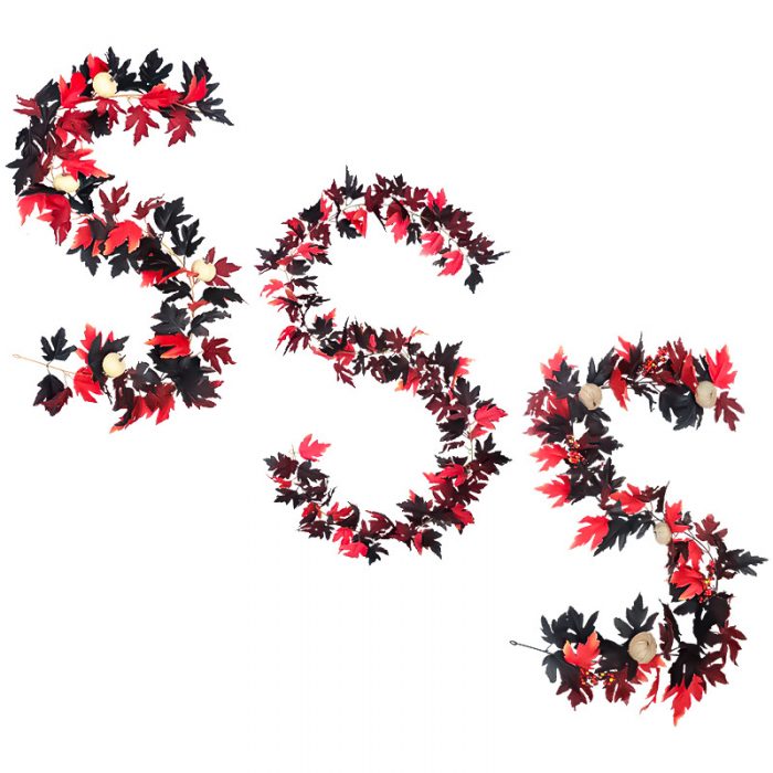 The artificial pumpkin garland is composed of black and red maple leaves, felt pumpkins, and black and red berries. Each maple leaf has full meridians, is smooth and wear-resistant, and feels delicate to the touch.