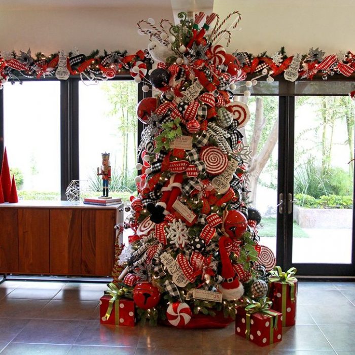 red christmas tree