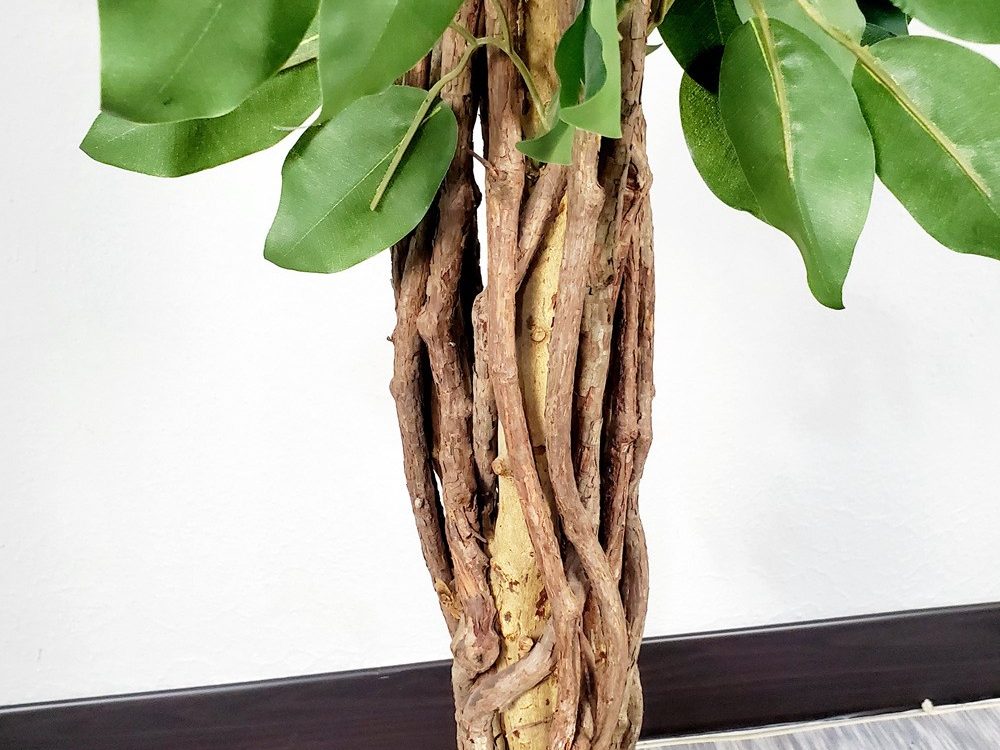 Artificial ficus are made of Feel glue, Solid wood pole, iron wire, tape. Artificial trees with extremely realistic appearance can decorate hotels, casinos, restaurants, shopping malls, retail stores, apartment and office buildings, theaters, stadiums and private homes. Artificial trees can be reused for many years, which makes the initial investment a significant saving in the long run, especially when you consider the maintenance costs required for certain types of trees. Once installed, artificial trees require no maintenance, watering and cleaning, except for occasional dusting when the situation requires it. Leafhometrade specializes in providing wholesale custom artificial plants.