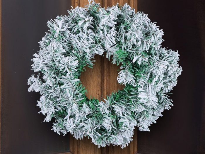 Christmas is December 25th. This day is very important to Christians, celebrating the birth of Jesus Christ, the Son of God. Christmas is also a holiday for many non-Christian cultures around the world. Many people are busy preparing for Christmas celebrations, decorating their homes inside and outside. Essential Christmas Items：Wreaths, Stockings, Christmas tree, Christmas Lights, Candles, Ornaments, Garland, Mistletoe, Nativity Scene, Poinsettia, Tinsel, Angels, Bells, Christmas Village, Lawn Decoration, Reindeer, Tree, Tree Topper, Candy Canes, Christmas cards display, Cosy blankets and throws, Gift wrapping, Glowing lanterns, Christmas Villages, Pillows, Doormats, Christmas Tableware, Santa Claus, carriage toys, Tabletop Trees, Sleighs, Inflatable Snowman, stars, snow globes and angels etc. Leafhometrade specializes in providing wholesale custom Christmas decorations.Winter Wreaths