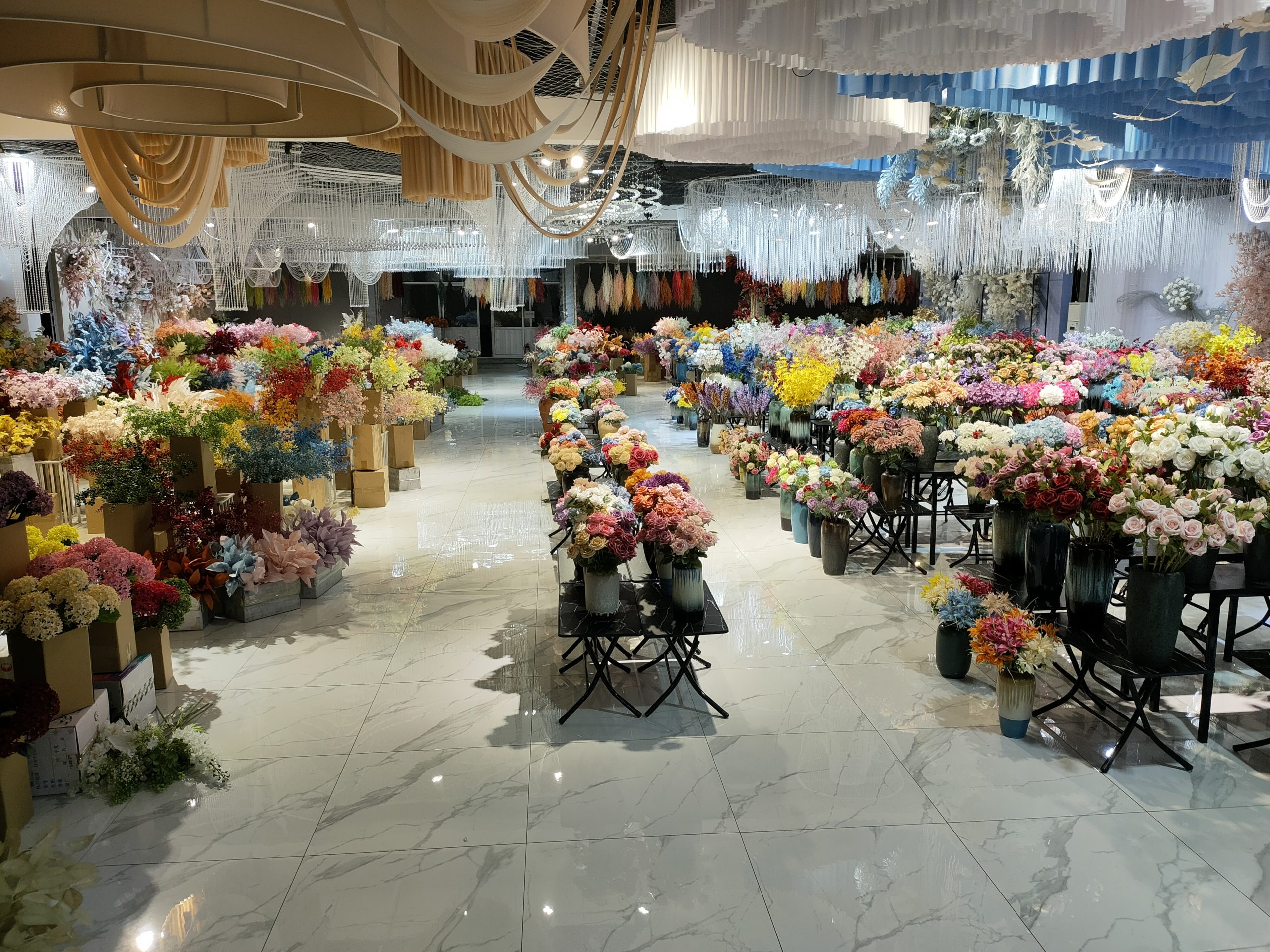 Artificial Flowers vs. Faux Flowers in the Modern Botanicals Industry
